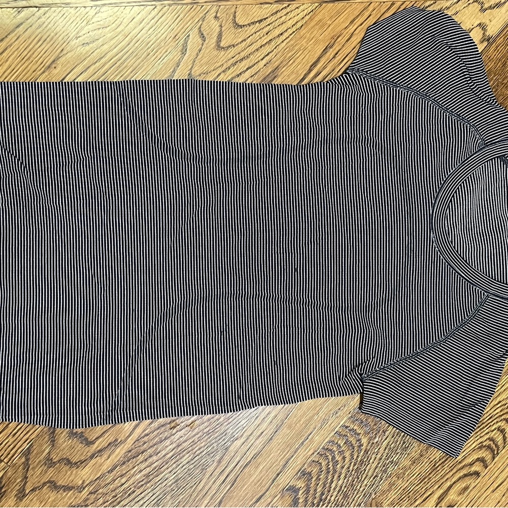 Lulu lemon black and white stripped short sleeve